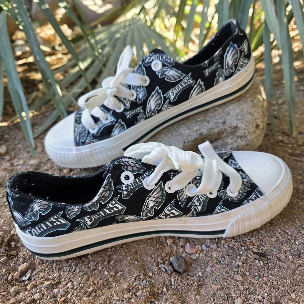 Philadelphia Eagles Women's Low Top Sneakers Repeat Pattern NFL Fan Shoes Size 7 - Picture 2 of 9